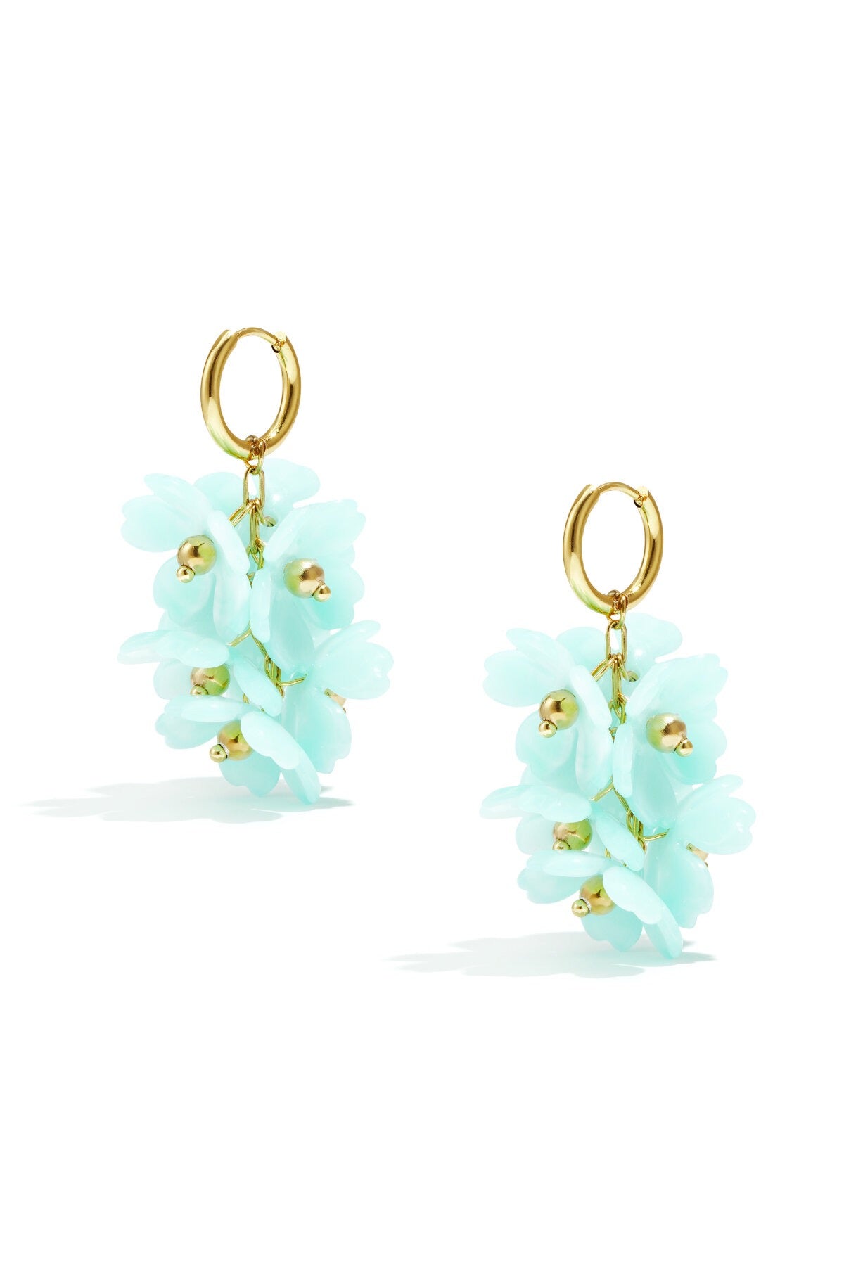 Oorbellen met acryl bloemen -babyblauw