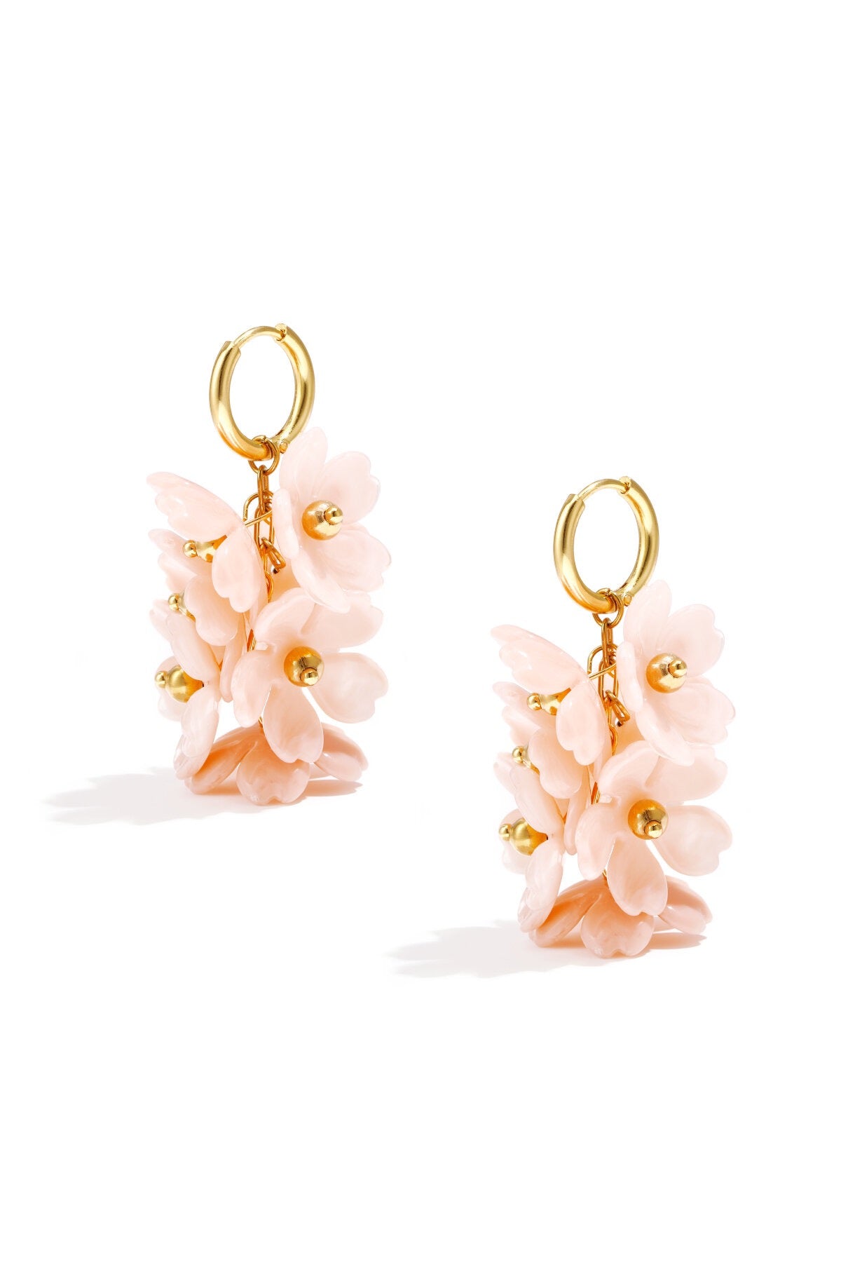 Oorbellen met acryl bloemen -lichtroze