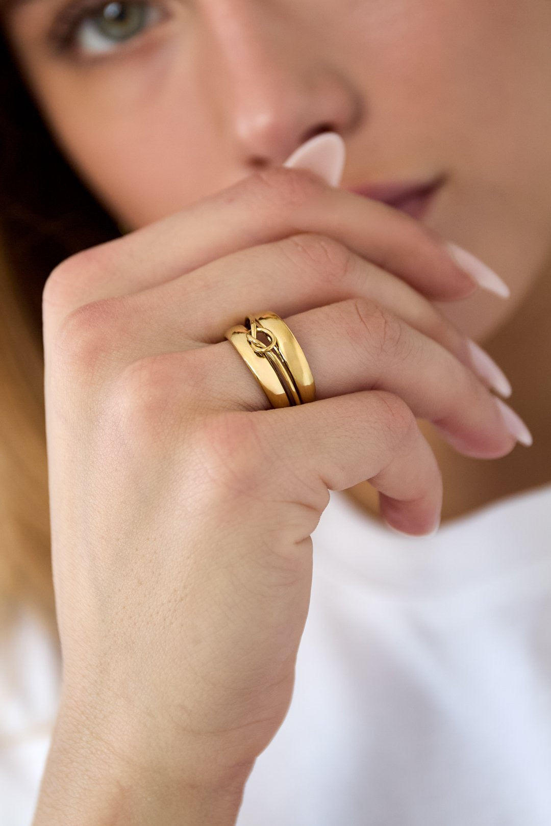 Gelaagde ring met gedraaid detail -goud