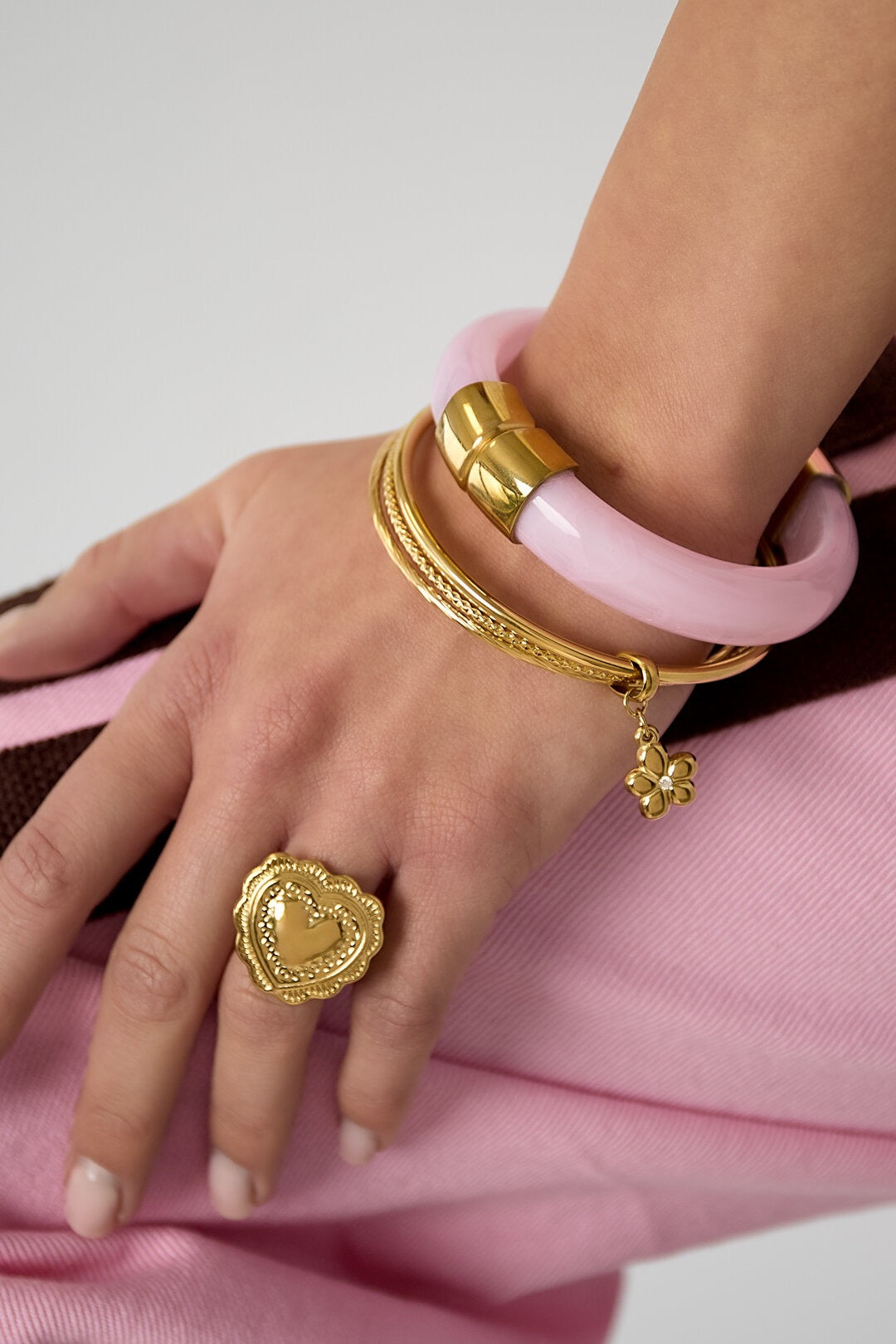 Bangles met hangende bloem