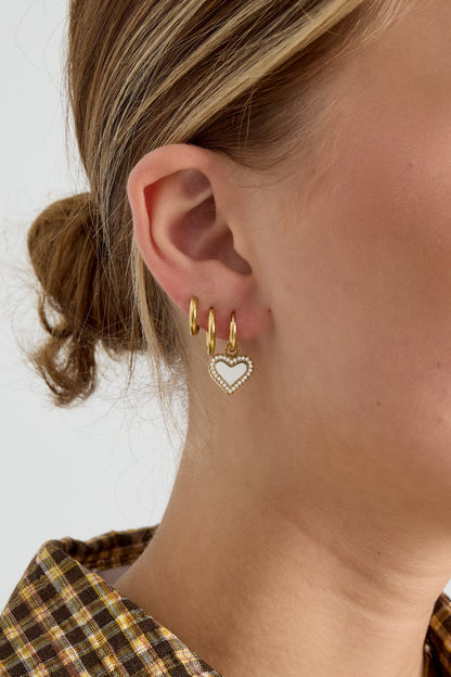 Oorringetjes met hangende harten strass en parelmoer -goud