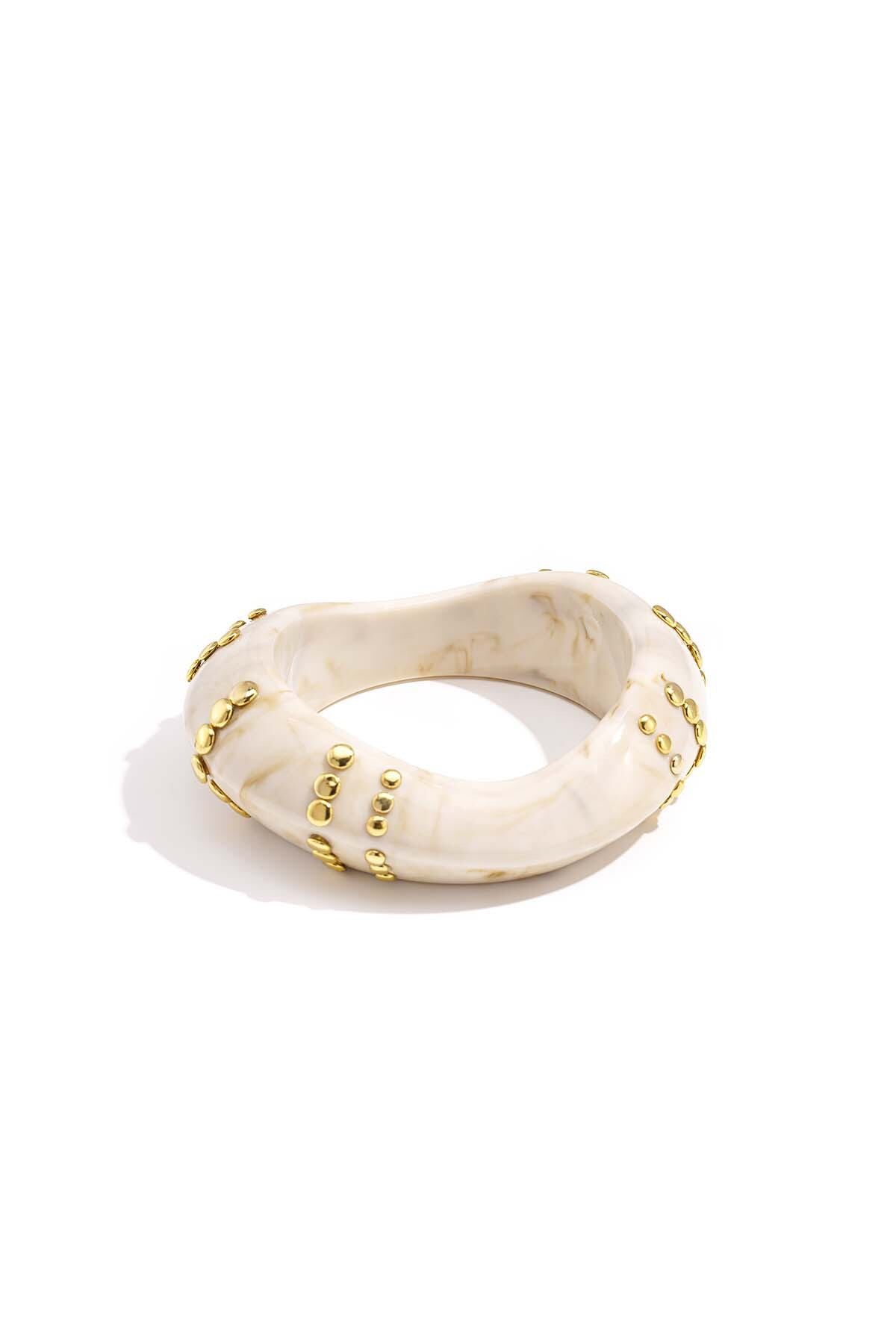 Hars bangle met studs in strepenpatroon