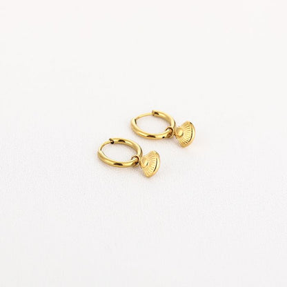 Oorbellen met zeeschelp -goud