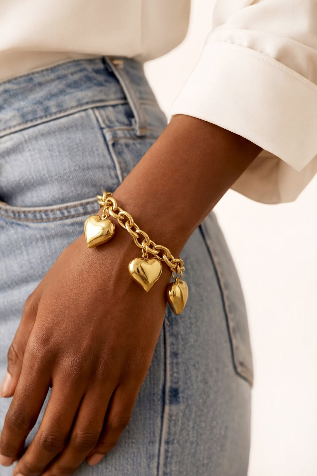 Chunky schakelarmband met grote harten -goud