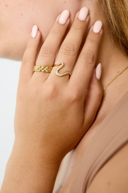 Belegde swoosh ring -goud