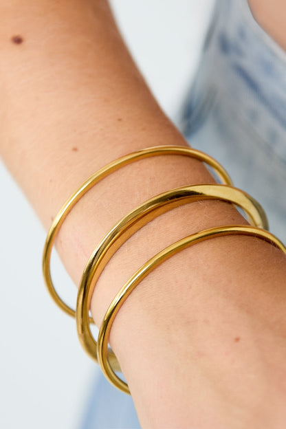 Wavy bangle -goud