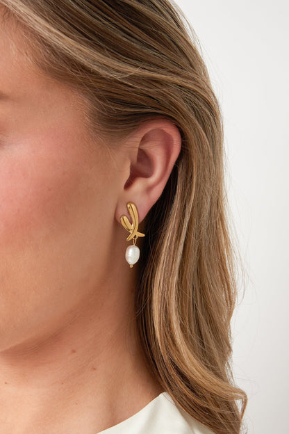 Oorbellen met hangende parel -goud