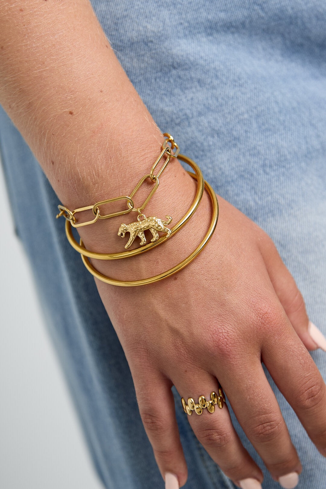 Schakelarmband met panterbedel -goud