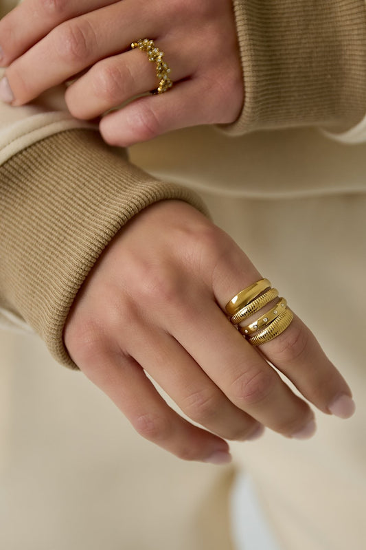 Gelaagde ring met streepjes -goud